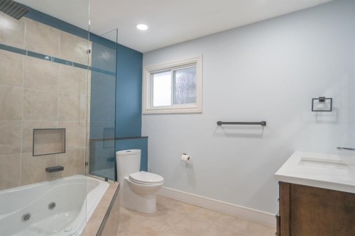 3 Montcalm Avenue, Camrose, AB - Indoor Photo Showing Bathroom