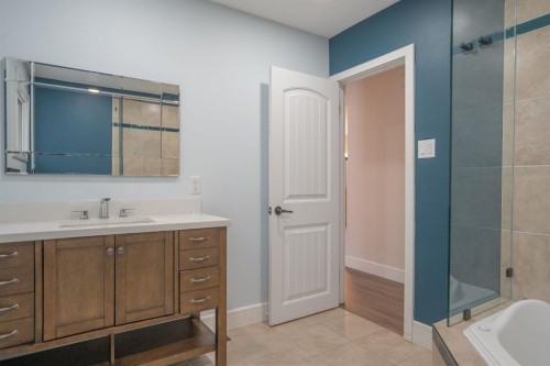 3 Montcalm Avenue, Camrose, AB - Indoor Photo Showing Bathroom