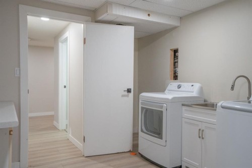 3 Montcalm Avenue, Camrose, AB - Indoor Photo Showing Laundry Room