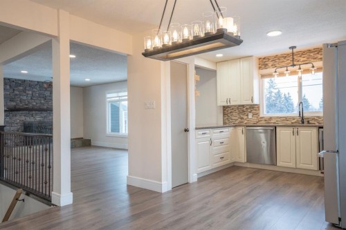 3 Montcalm Avenue, Camrose, AB - Indoor Photo Showing Kitchen With Upgraded Kitchen