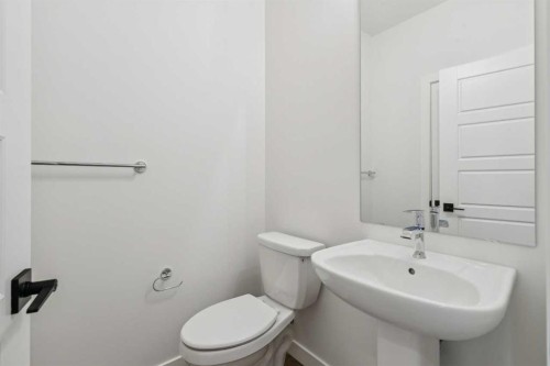 73 Sora Gate Se, Calgary, AB - Indoor Photo Showing Bathroom
