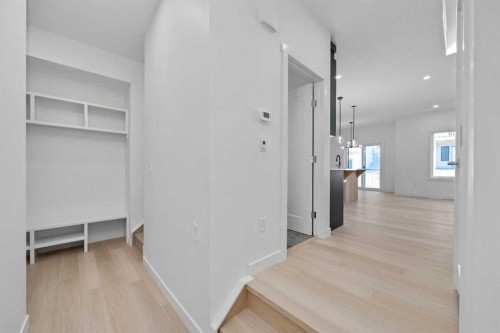 83 Heritage Manor, Cochrane, AB - Indoor Photo Showing Other Room