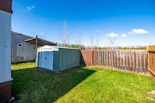 8 52 Street, Bluffton, AB - Outdoor