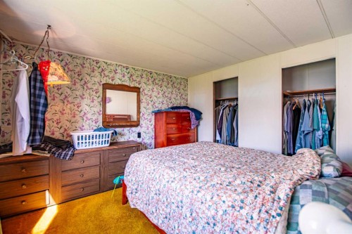 8 52 Street, Bluffton, AB - Indoor Photo Showing Bedroom