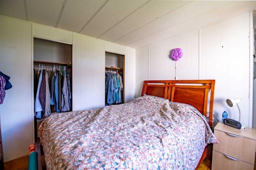 8 52 Street, Bluffton, AB - Indoor Photo Showing Bedroom