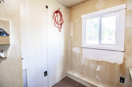 8 52 Street, Bluffton, AB - Indoor Photo Showing Other Room