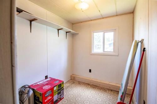 8 52 Street, Bluffton, AB - Indoor Photo Showing Other Room