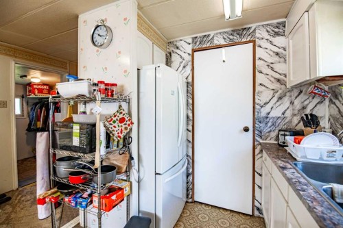 8 52 Street, Bluffton, AB - Indoor