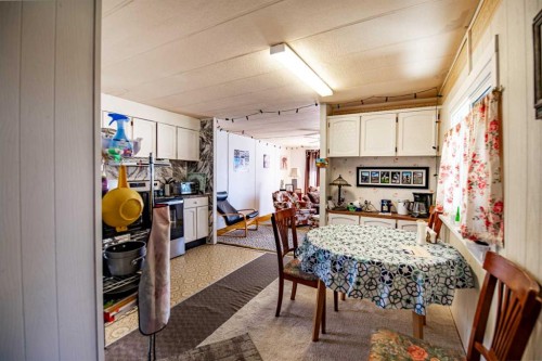 8 52 Street, Bluffton, AB - Indoor Photo Showing Dining Room