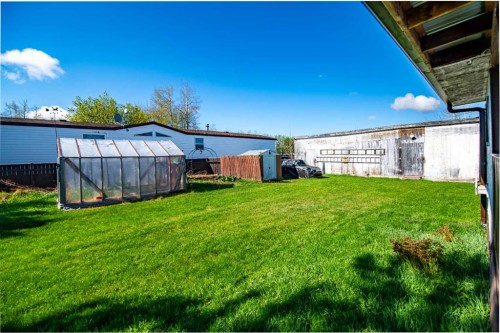 8 52 Street, Bluffton, AB - Outdoor