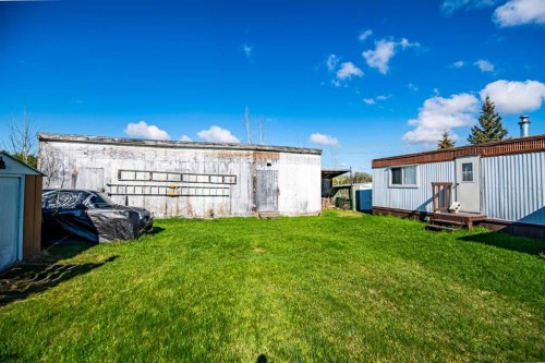 8 52 Street, Bluffton, AB - Outdoor