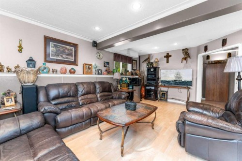 45 Durand Crescent, Red Deer, AB - Indoor Photo Showing Living Room