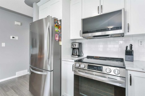 182 Kidd Close, Red Deer, AB - Indoor Photo Showing Kitchen