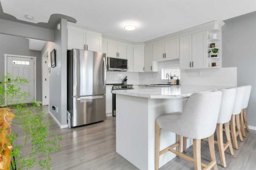 182 Kidd Close, Red Deer, AB - Indoor Photo Showing Kitchen With Upgraded Kitchen