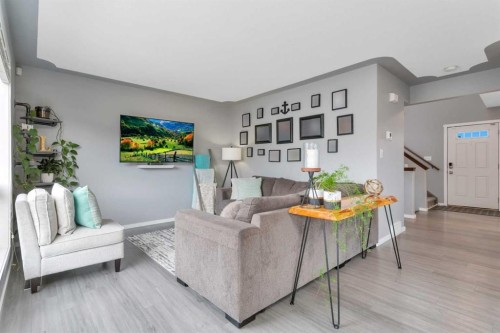 182 Kidd Close, Red Deer, AB - Indoor Photo Showing Living Room
