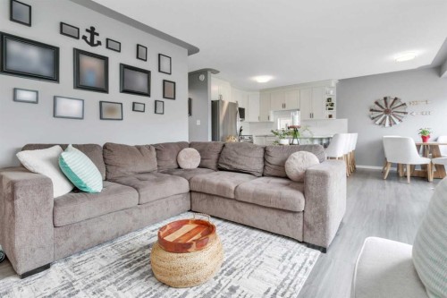 182 Kidd Close, Red Deer, AB - Indoor Photo Showing Living Room