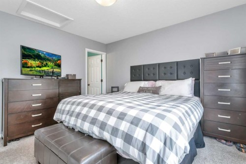 182 Kidd Close, Red Deer, AB - Indoor Photo Showing Bedroom