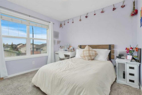 182 Kidd Close, Red Deer, AB - Indoor Photo Showing Bedroom