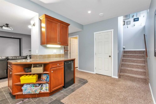 182 Kidd Close, Red Deer, AB - Indoor Photo Showing Other Room