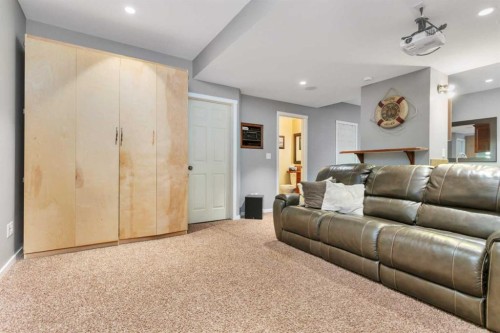 182 Kidd Close, Red Deer, AB - Indoor Photo Showing Other Room