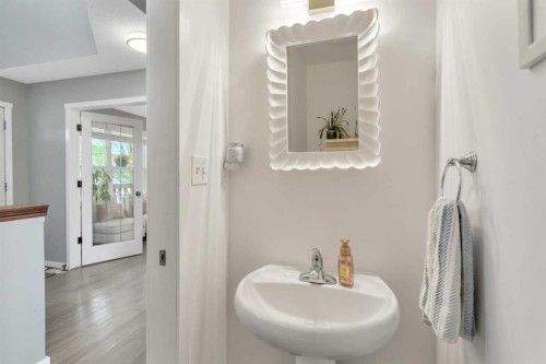 182 Kidd Close, Red Deer, AB - Indoor Photo Showing Bathroom