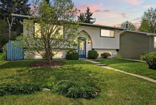 5327 38 Street  Innisfail, AB T4G 1E8