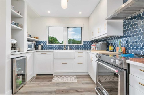 31 Macfarlane Avenue, Red Deer, AB - Indoor Photo Showing Kitchen With Upgraded Kitchen