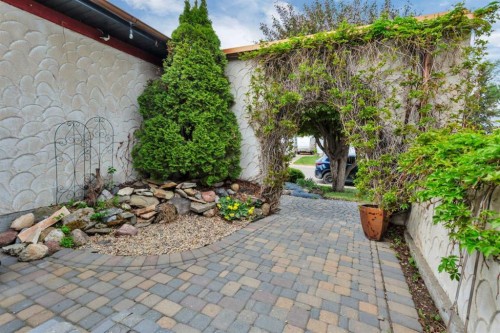 31 Macfarlane Avenue, Red Deer, AB - Outdoor