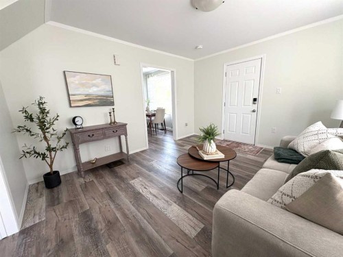 5129 48 Avenue, Ponoka, AB - Indoor Photo Showing Living Room