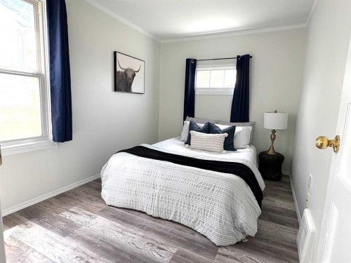 5129 48 Avenue, Ponoka, AB - Indoor Photo Showing Bedroom