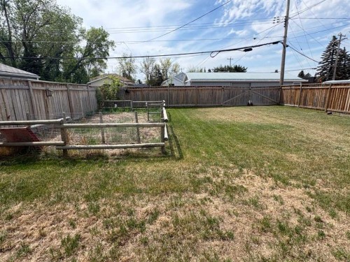 5129 48 Avenue, Ponoka, AB - Outdoor