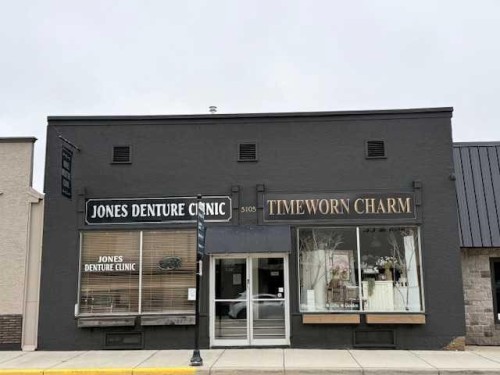 5105 50 Avenue, Lacombe, AB 