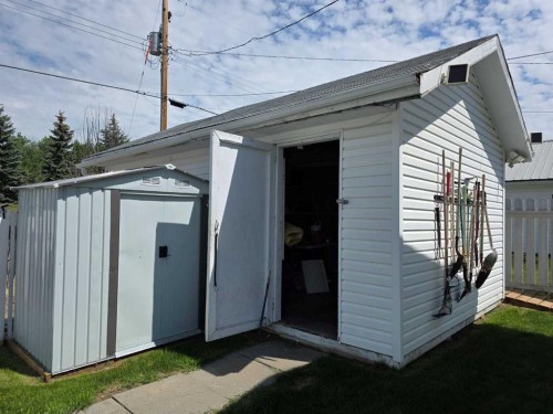 5012 53 Avenue, Breton, AB 