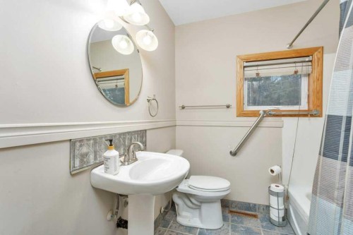 374079 Range Road 4-2, Rural Clearwater County, AB - Indoor Photo Showing Bathroom