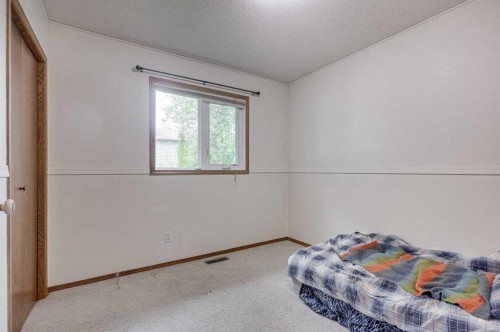 24 Bruns Bay, Lacombe, AB - Indoor Photo Showing Bedroom