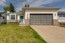 24 Bruns Bay Lacombe, AB T4L 1P2