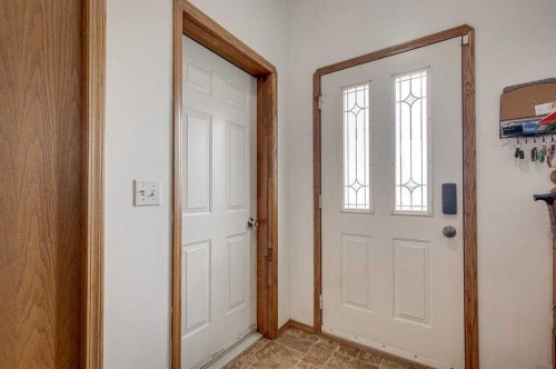24 Bruns Bay, Lacombe, AB - Indoor Photo Showing Other Room