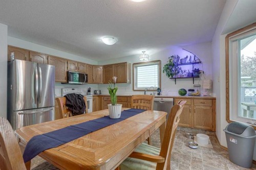 24 Bruns Bay, Lacombe, AB - Indoor Photo Showing Dining Room