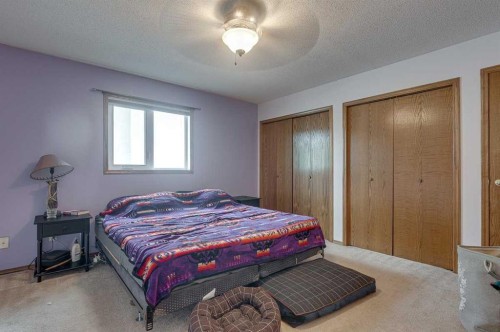 24 Bruns Bay, Lacombe, AB - Indoor Photo Showing Bedroom