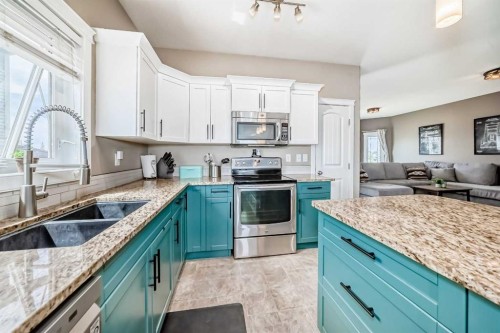 128 Almond Crescent, Blackfalds, AB - Indoor Photo Showing Kitchen With Double Sink