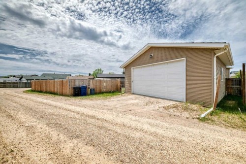 128 Almond Crescent, Blackfalds, AB - Outdoor