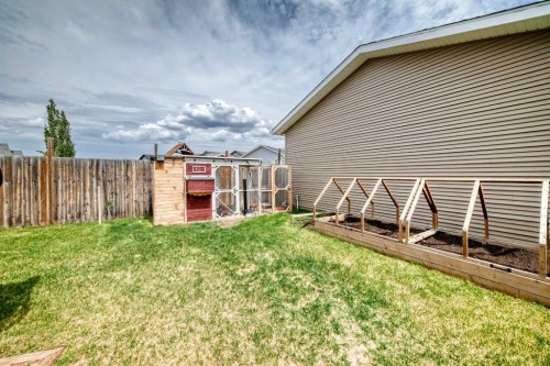 128 Almond Crescent, Blackfalds, AB - Outdoor