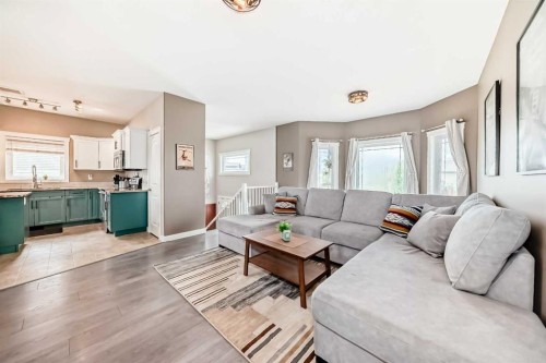 128 Almond Crescent, Blackfalds, AB - Indoor Photo Showing Living Room