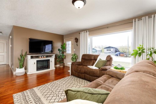 1805 27 Avenue, Delburne, AB - Indoor Photo Showing Living Room