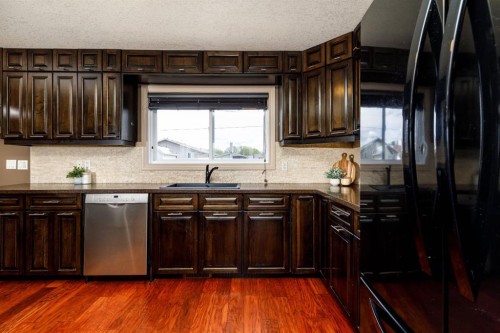 1805 27 Avenue, Delburne, AB - Indoor Photo Showing Kitchen With Upgraded Kitchen