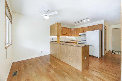 59-2816 Botterill Crescent, Red Deer, AB - Indoor Photo Showing Kitchen
