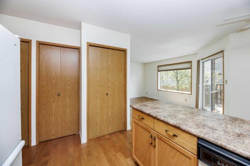 59-2816 Botterill Crescent, Red Deer, AB - Indoor Photo Showing Kitchen