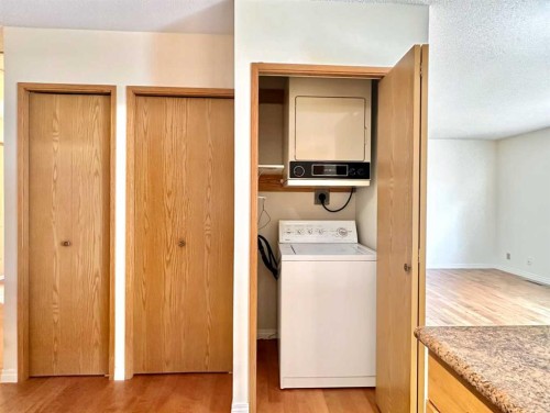 59-2816 Botterill Crescent, Red Deer, AB - Indoor Photo Showing Laundry Room