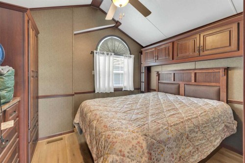 28-41310 Range Road 282, Rural Lacombe County, AB - Indoor Photo Showing Bedroom
