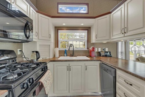 28-41310 Range Road 282, Rural Lacombe County, AB - Indoor Photo Showing Kitchen